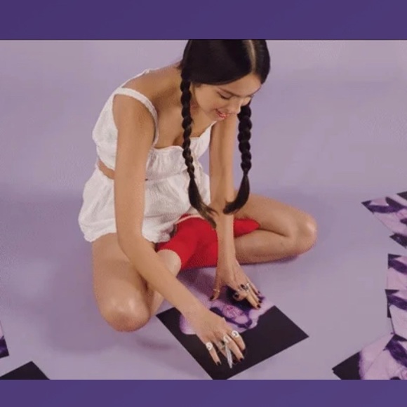 SIGNED Olivia Rodrigo Guts Vinyl - Picture 4 of 5